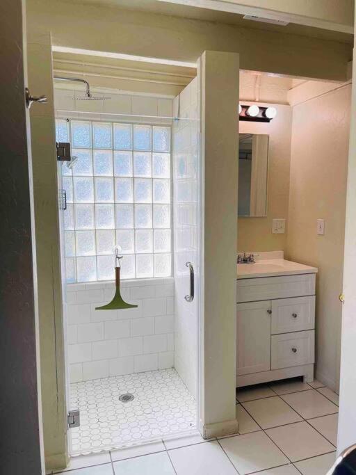 Quaint Historic Cottage In Downtown フェニックス エクステリア 写真
